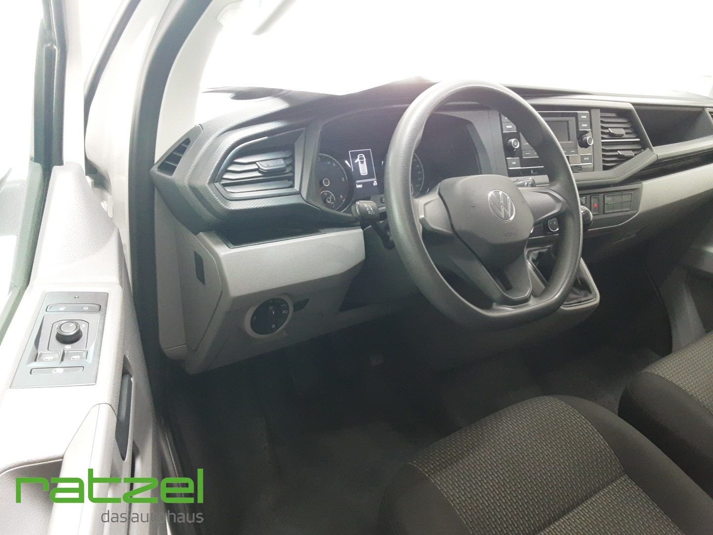 Fahrzeugabbildung Volkswagen T6.1 Kombi Kastenwagen KR 2.0 TDI AHK DAB Notbre
