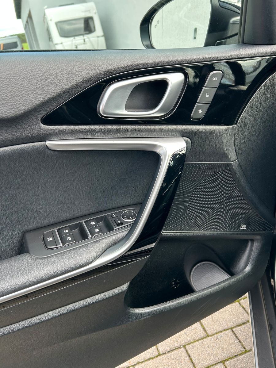 Fahrzeugabbildung Kia XCeed 1.6 T-GDI DCT Black Xdition XCL Glasdach