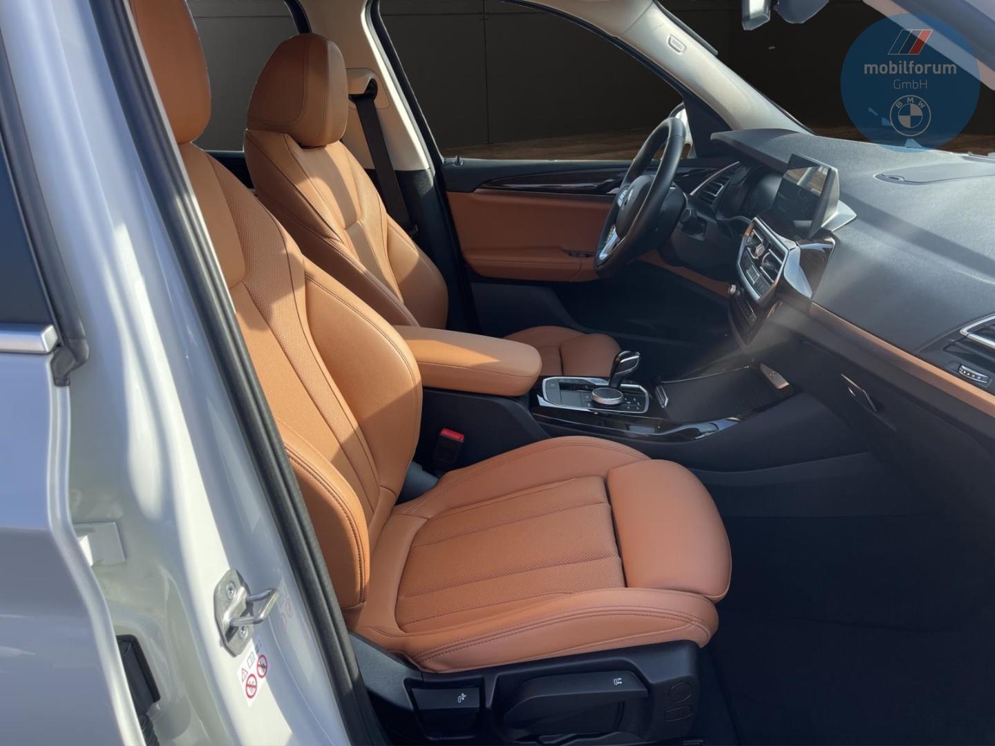 BMW X3 xDrive30e AHK HUD 360Kamera 19 Zoll LenkradHZ