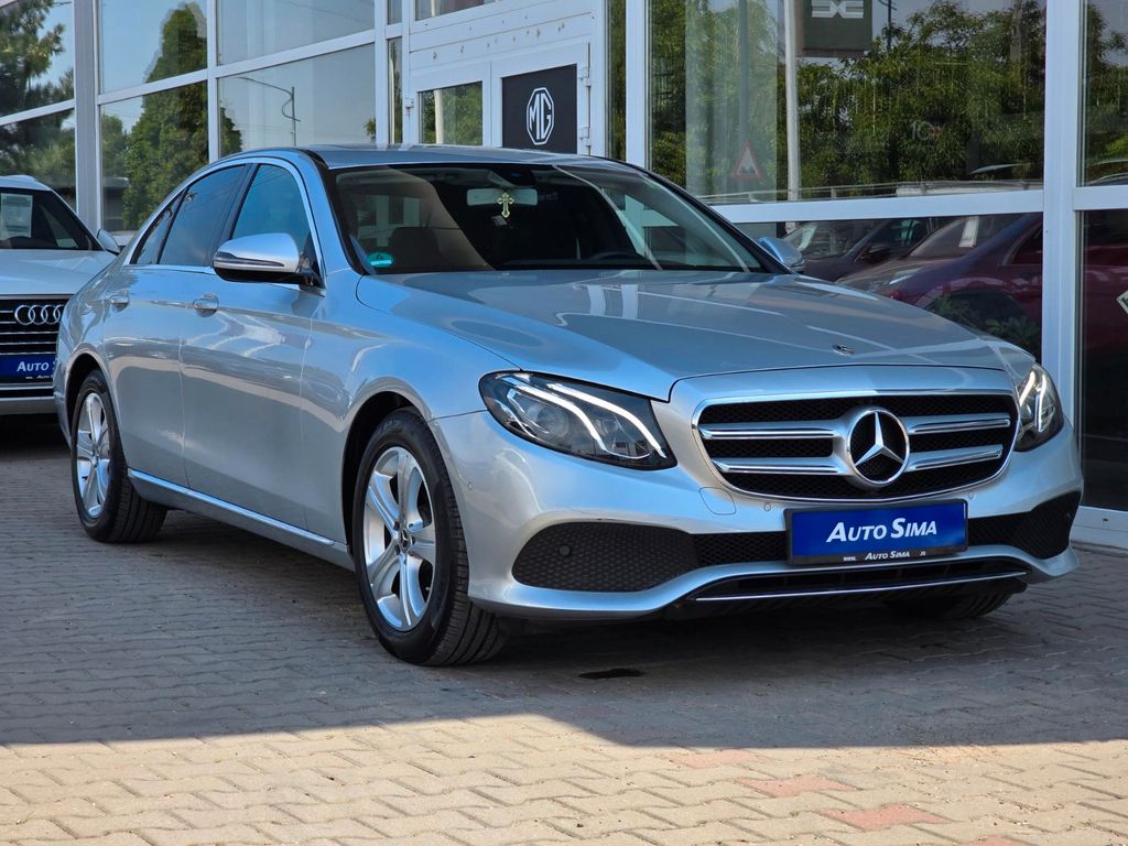 Image of Mercedes-Benz E 200
