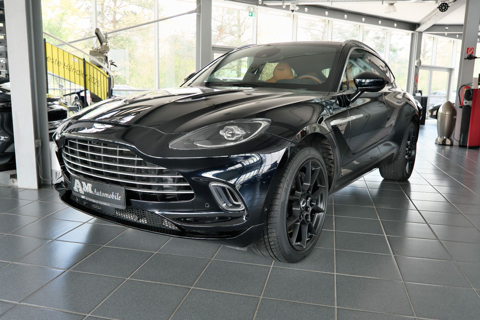 ASTON MARTIN DBX