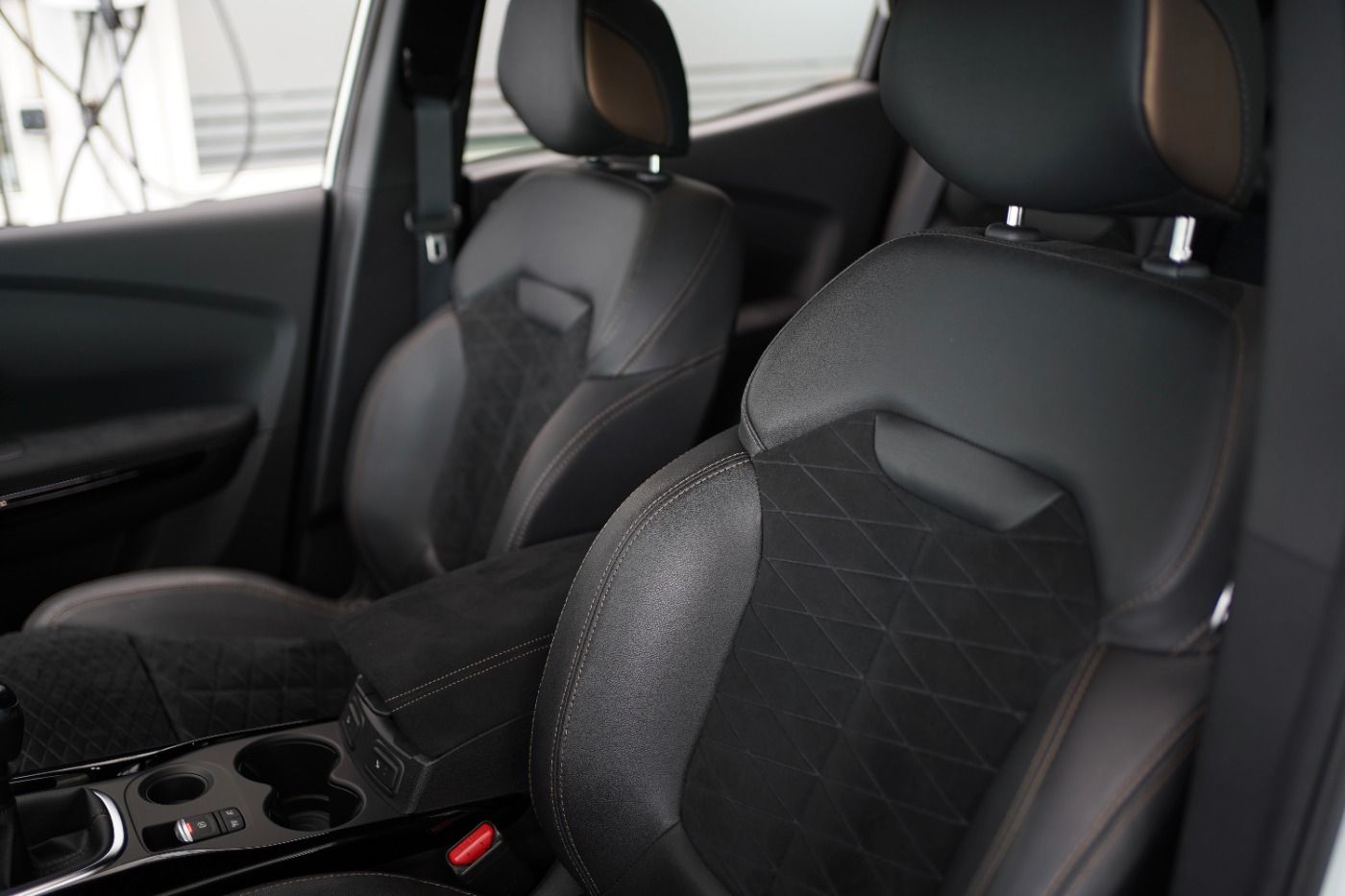 Fahrzeugabbildung Renault Kadjar TCe 140 Black Edition +Black Edition+Navi