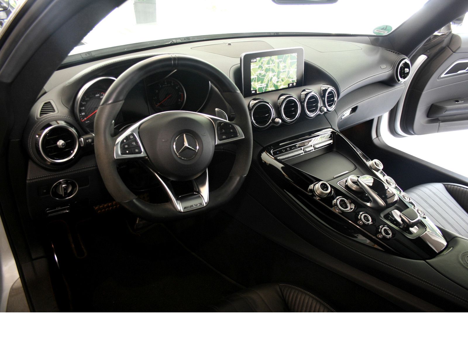 Fahrzeugabbildung Mercedes-Benz AMG GT S V8 *Night*Panoramadach*Burmester*Memory
