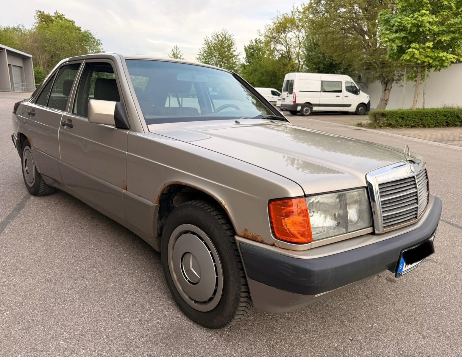 Mercedes-Benz 190E 2,0 / Limousine / Schiebedach