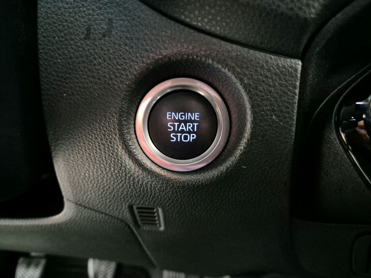 Fahrzeugabbildung Toyota Aygo X AYGO 1,0 Play Apple CarPlay Android Auto