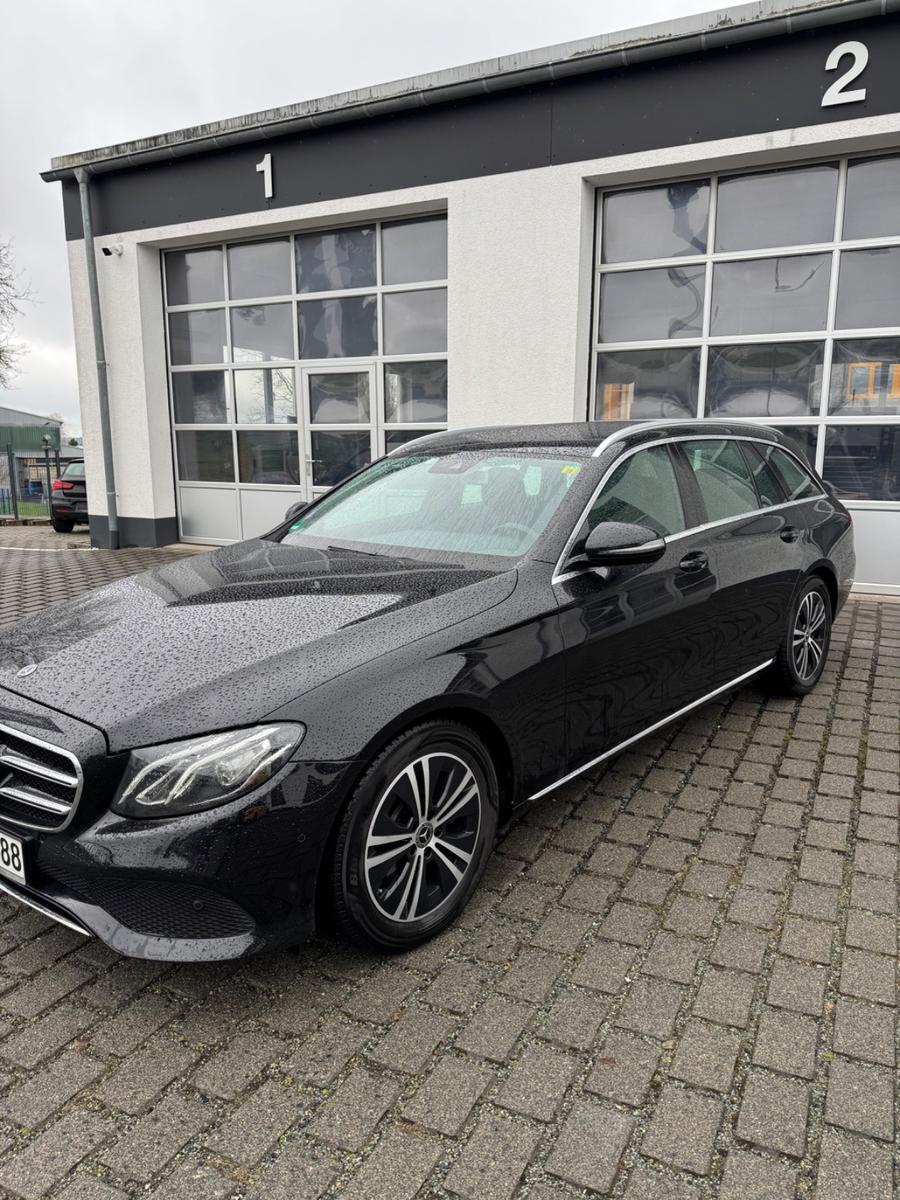 Mercedes-Benz E 200 T-Modell Leder Navi