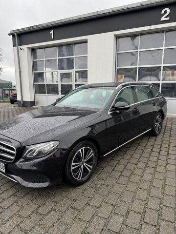 MERCEDES-BENZ E 200 T-Modell Leder Navi