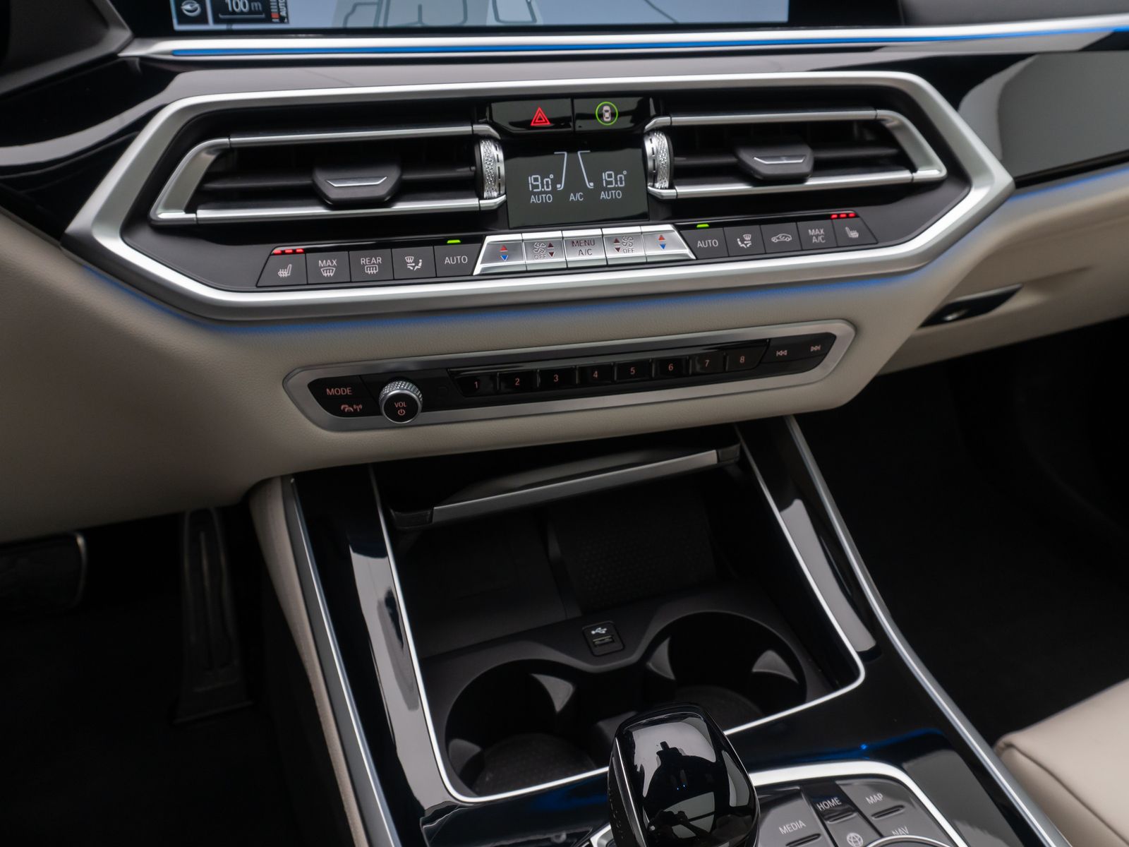 Fahrzeugabbildung BMW X5 xD45e M Sport Kamera Laser Panorama HUD H/K