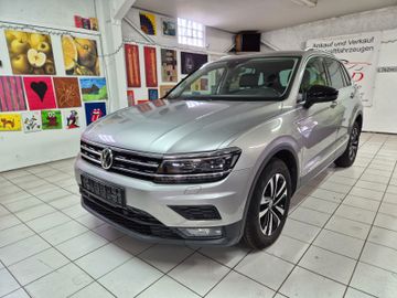 Volkswagen Tiguan - 1
