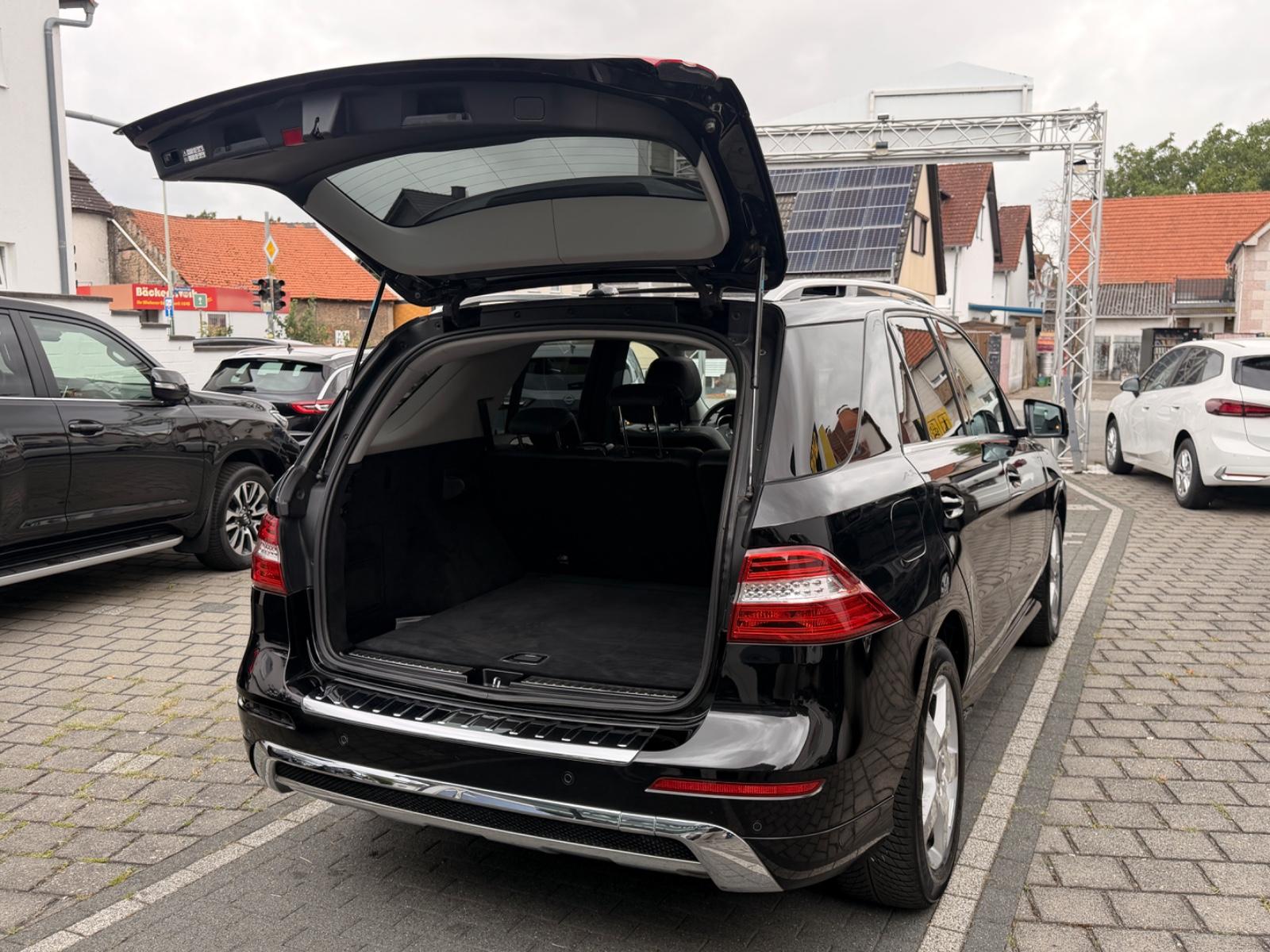 Mercedes-Benz ML 350 ML BlueTec 4Matic AMG*Pano.*AHK*