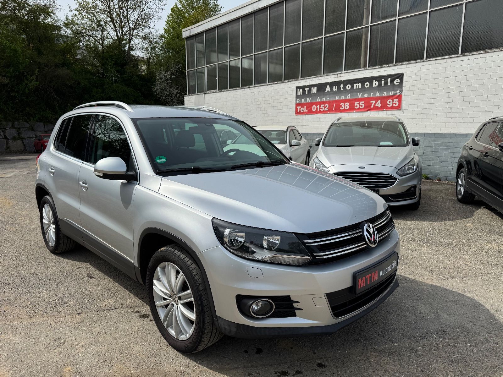 Volkswagen Tiguan - 1