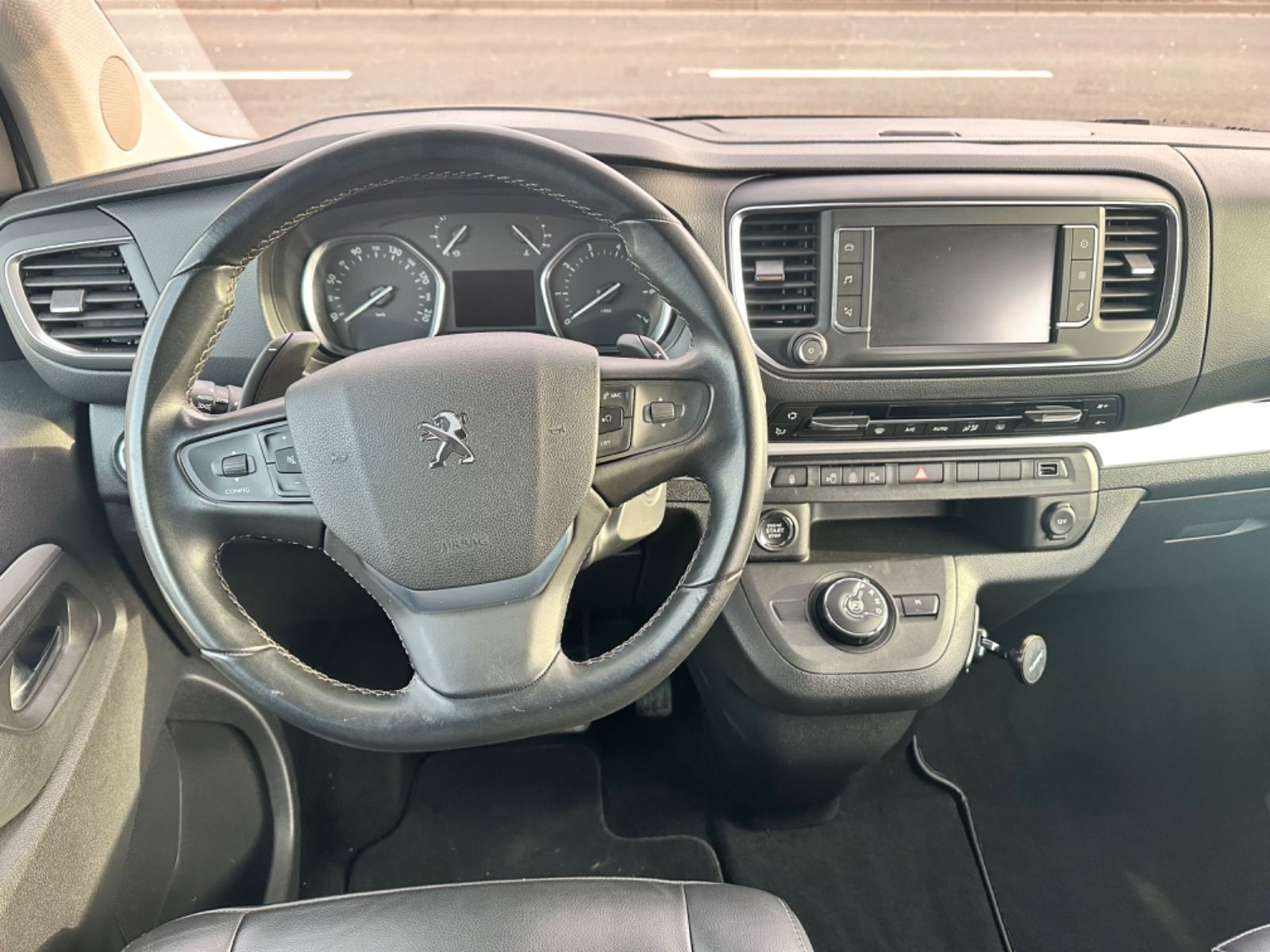 Fahrzeugabbildung Peugeot Traveller 2.0 HDi Business VIP L3*StHz*HeadUp*