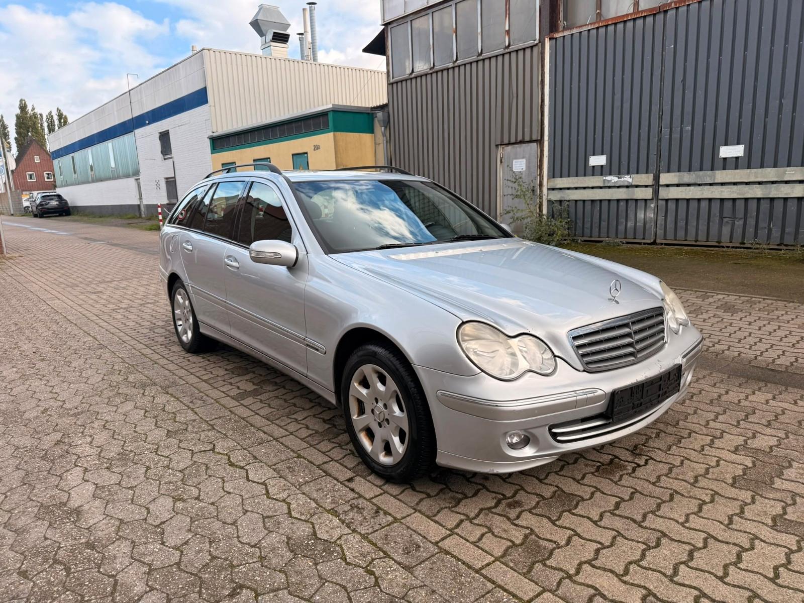 Mercedes-Benz C200 2006 — photo 26