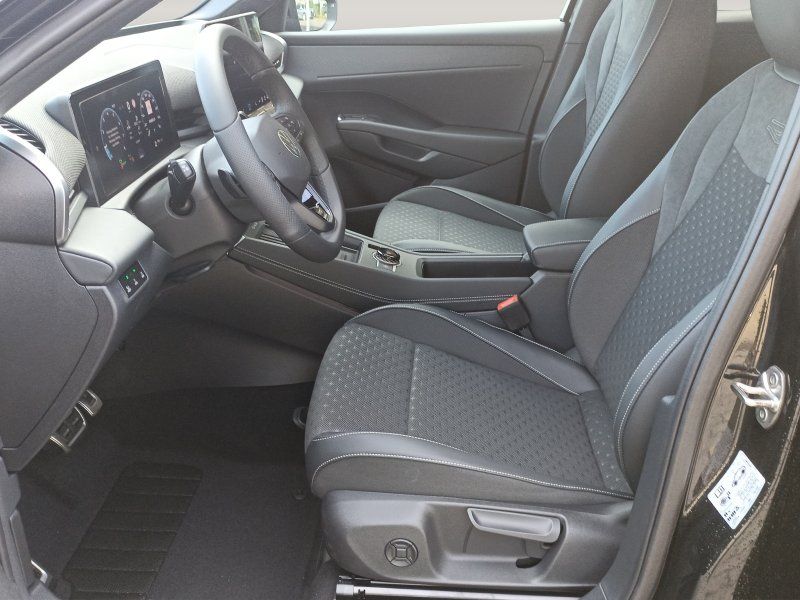 Fahrzeugabbildung Volkswagen T-Roc 1.5 eTSI R-Line DSG Black Style