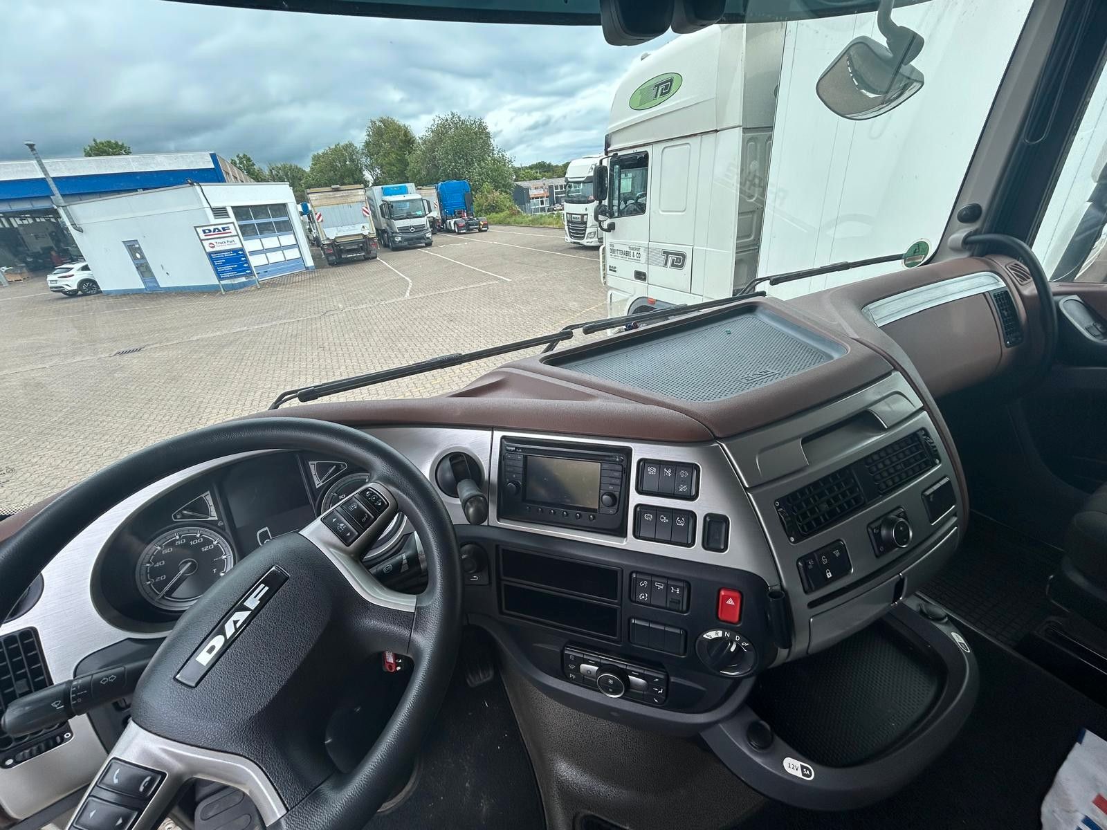 Fahrzeugabbildung DAF XF 530 FT mit Kipphydraulik, Intarder