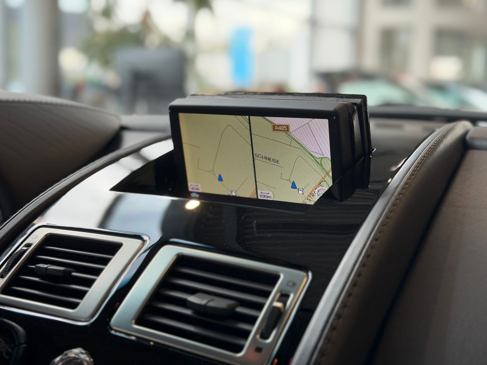 Fahrzeugabbildung Aston Martin Vantage  V8 KLIMA XEN NAV SHZ PDC LEDER