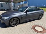 BMW 428i Coupé - - graue BMW 428