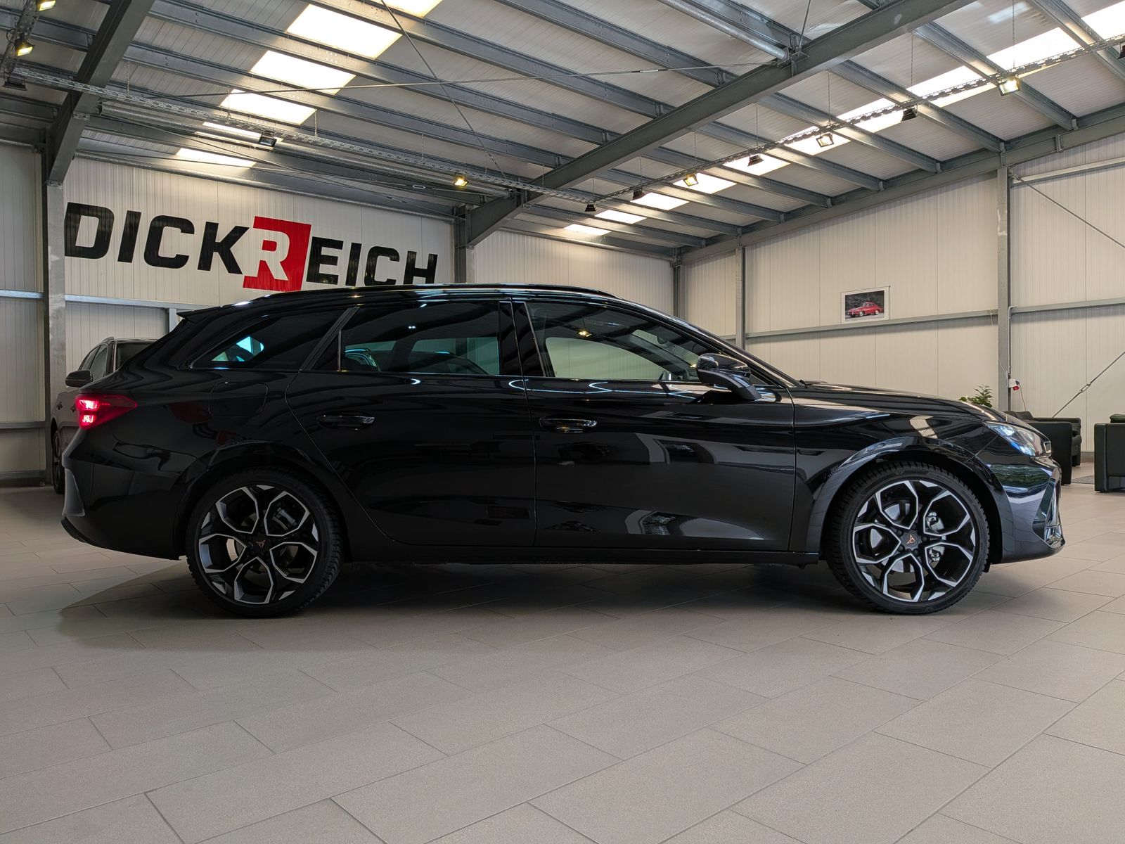 Fahrzeugabbildung CUPRA Leon 1.5 eTSI Dynamic-Edge-Paket AHK*PANO*CAM*18