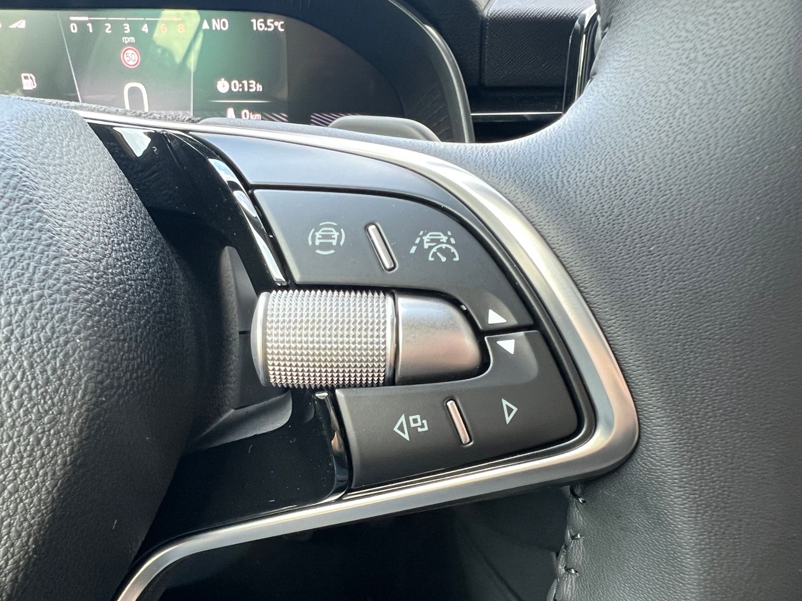 Fahrzeugabbildung SKODA Scala Selection 1.0 TSI DSG *AHK, LED, ACC, Kame