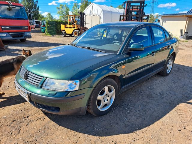 Volkswagen Passat 1.8 T tiptronic Basis, Automatik