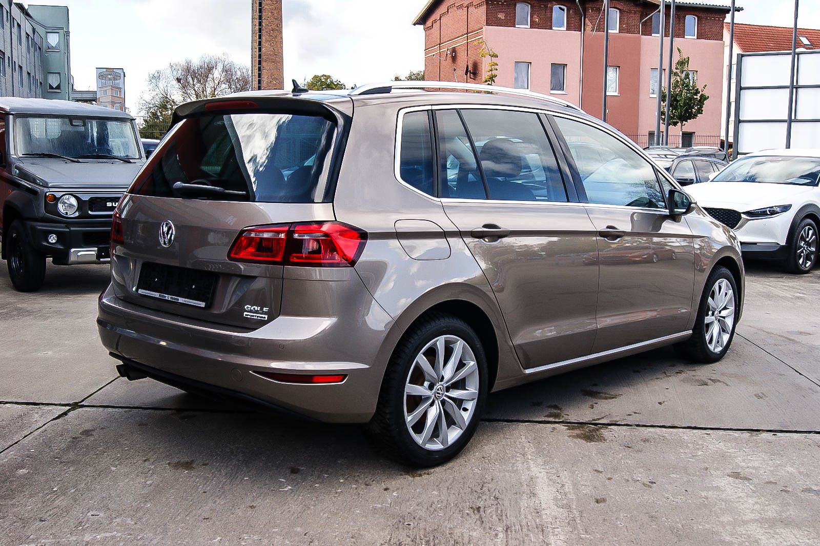 Fahrzeugabbildung Volkswagen Golf Sportsvan 14TSI DSG Highline AUTO XENON AHK