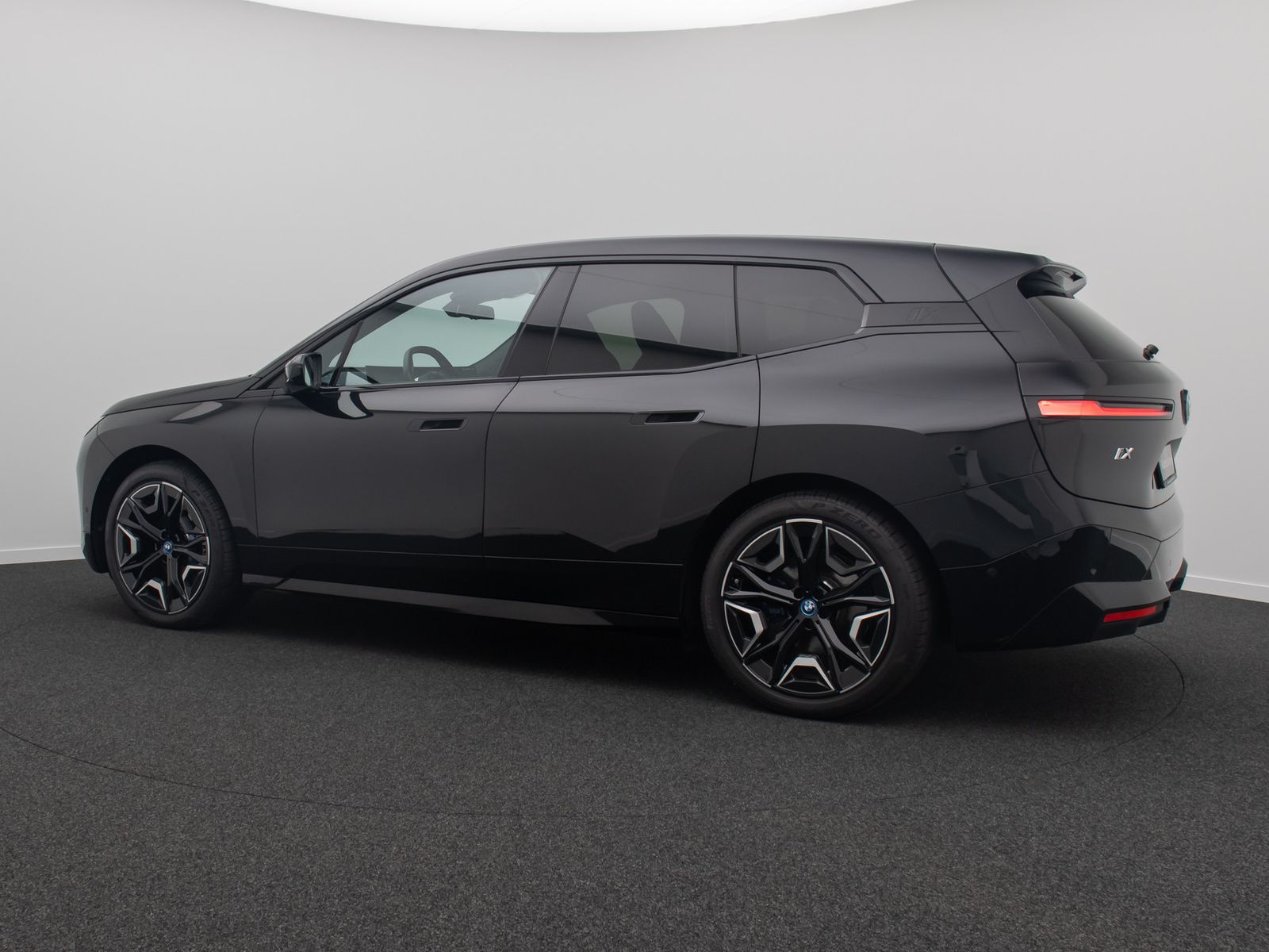 Fahrzeugabbildung BMW iX xD40 Sportpaket ACC 360° Laser SkyLounge 22"