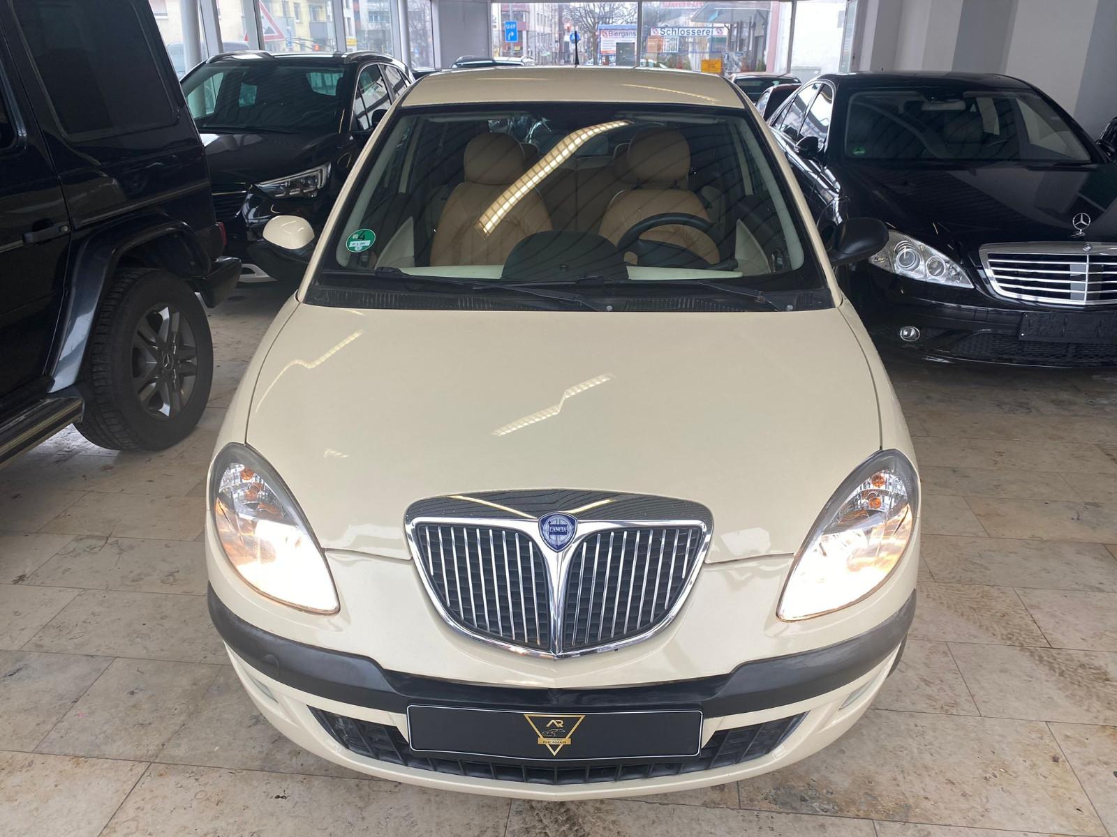 Lancia Ypsilon 1.4 16V Platino/Led./PDC/Klima/