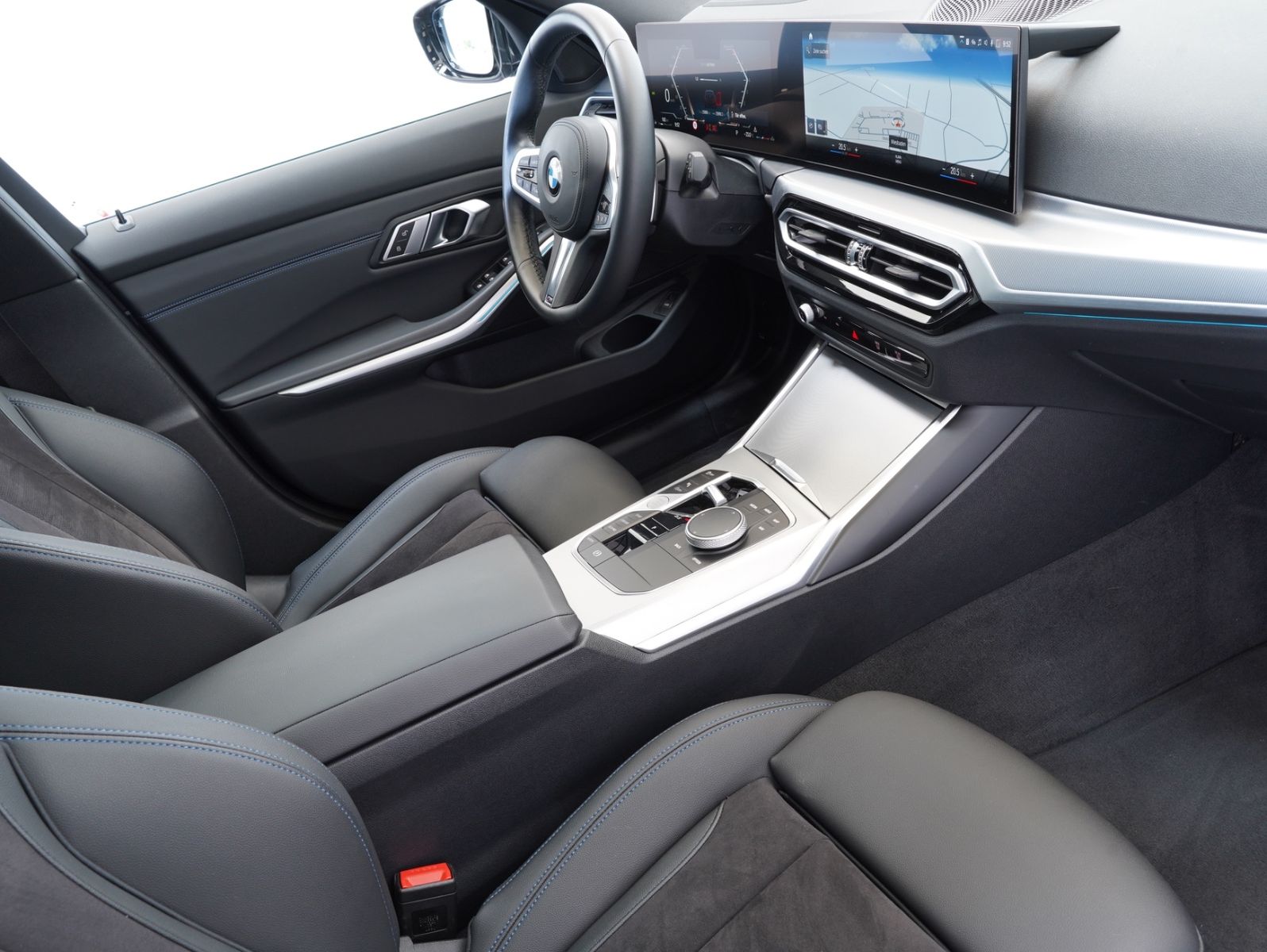 Fahrzeugabbildung BMW 320 i Touring M Sport SHADOW/WIDE/HEADUP/PANO