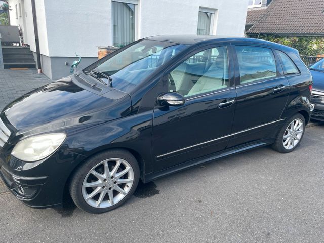 Mercedes-Benz Auto Mercedes B170  mit Anhängerkupplung u...