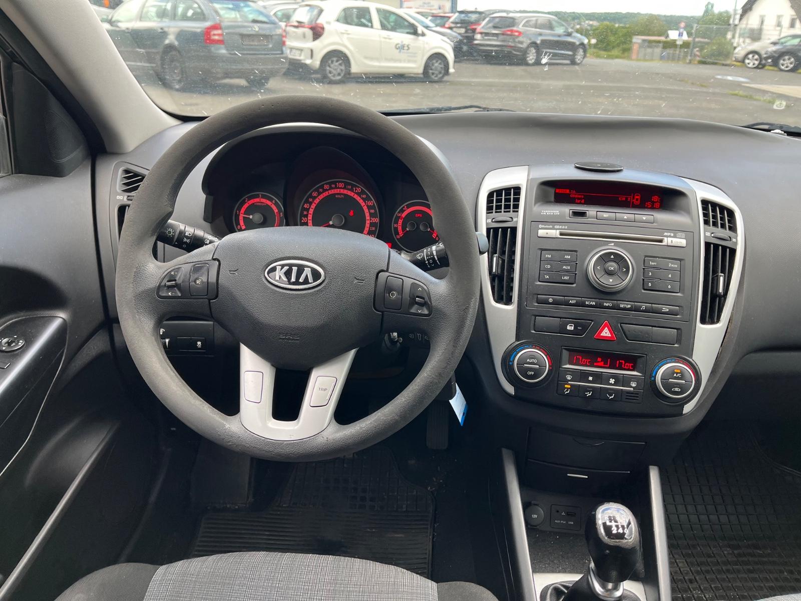 Kia cee'd 2010 — photo 18