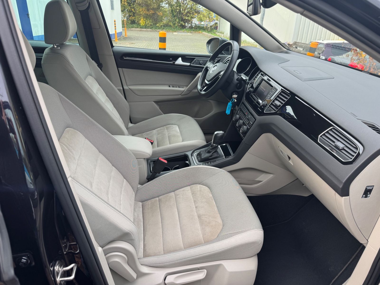Fahrzeugabbildung Volkswagen Golf Sportsvan VII Highline Panorama+Navi+Xenon