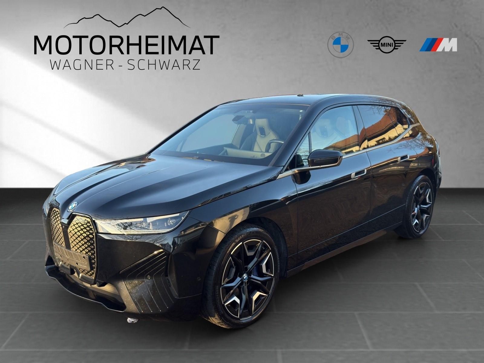 BMW iX xDrive40 Sportpaket 22″ Multif.Sitze Wärmepak
