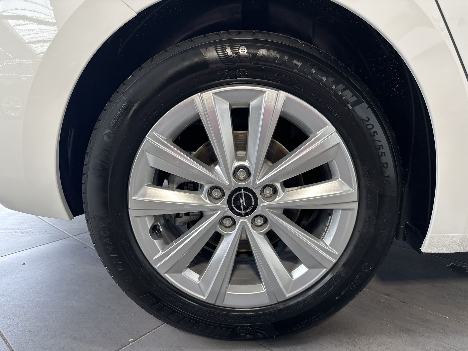 Fahrzeugabbildung Opel Astra Limousine 1.5 D Enjoy AT NAV+LED+VCOCK+PP