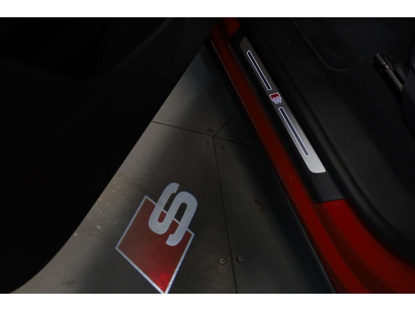 Audi Q8 55 TFSI e quattro S line foto 24