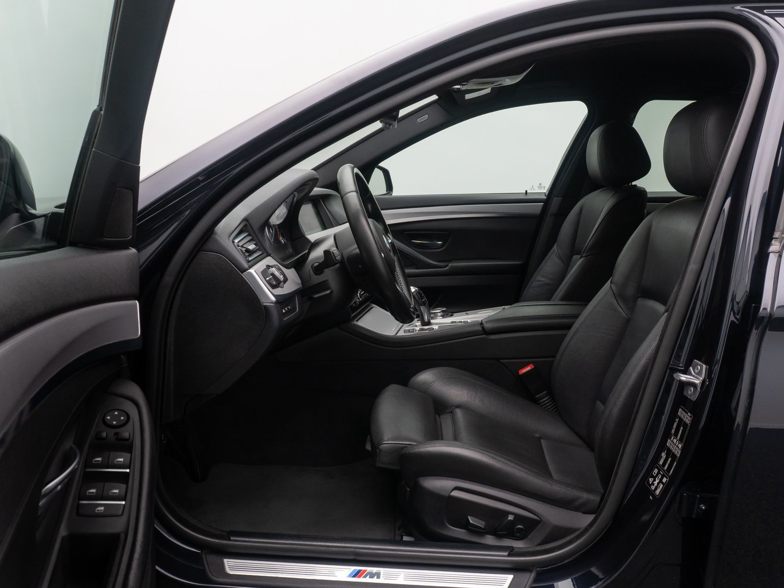 Fahrzeugabbildung BMW 525d xD M Sport Kamera HUD Alarm HiFi Komfort