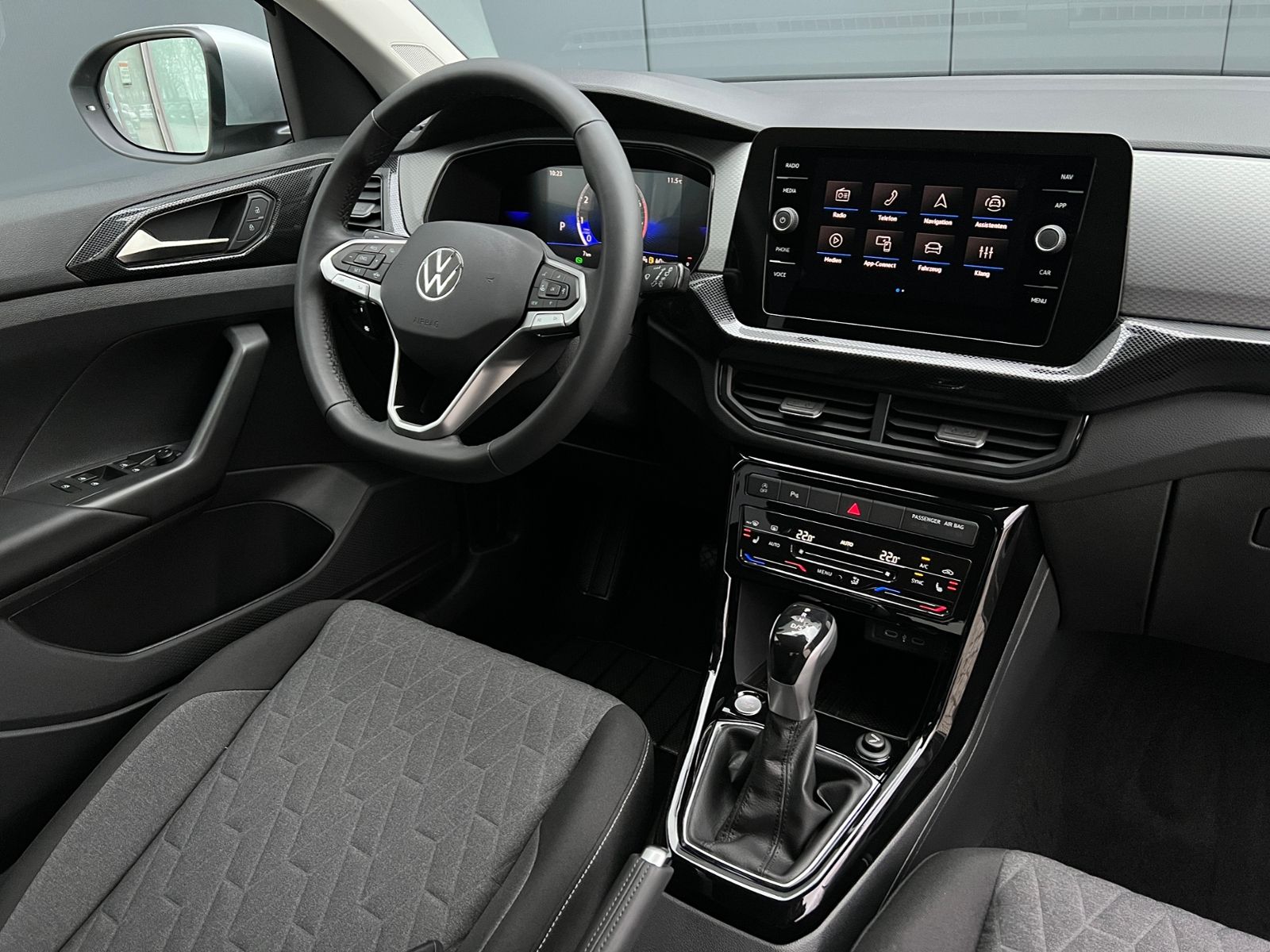 Fahrzeugabbildung Volkswagen T-Cross Life 1.5 TSI DSG *IQ.Light, Ready2Discov