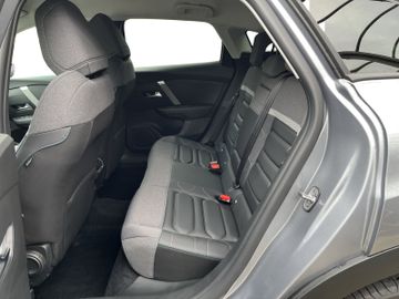 Citroën C4 Shine PT 130 EAT 8 Navi+SHZ+LHZ+RFK+HUD+LM