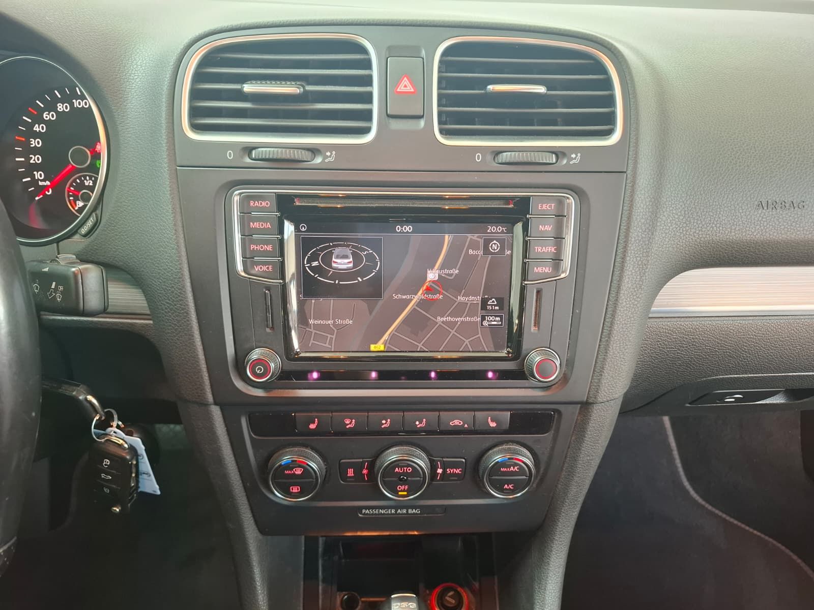 Fahrzeugabbildung Volkswagen Golf VI Cabriolet 2.0 TDI DSG Karmann +AHK +DCC