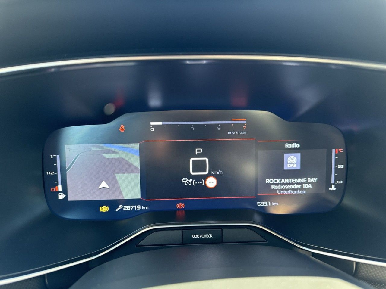 Fahrzeugabbildung Citroën C5 Aircross BlueHDi 130 S&S EAT8 Max - mit KI generiert/bearbeitet