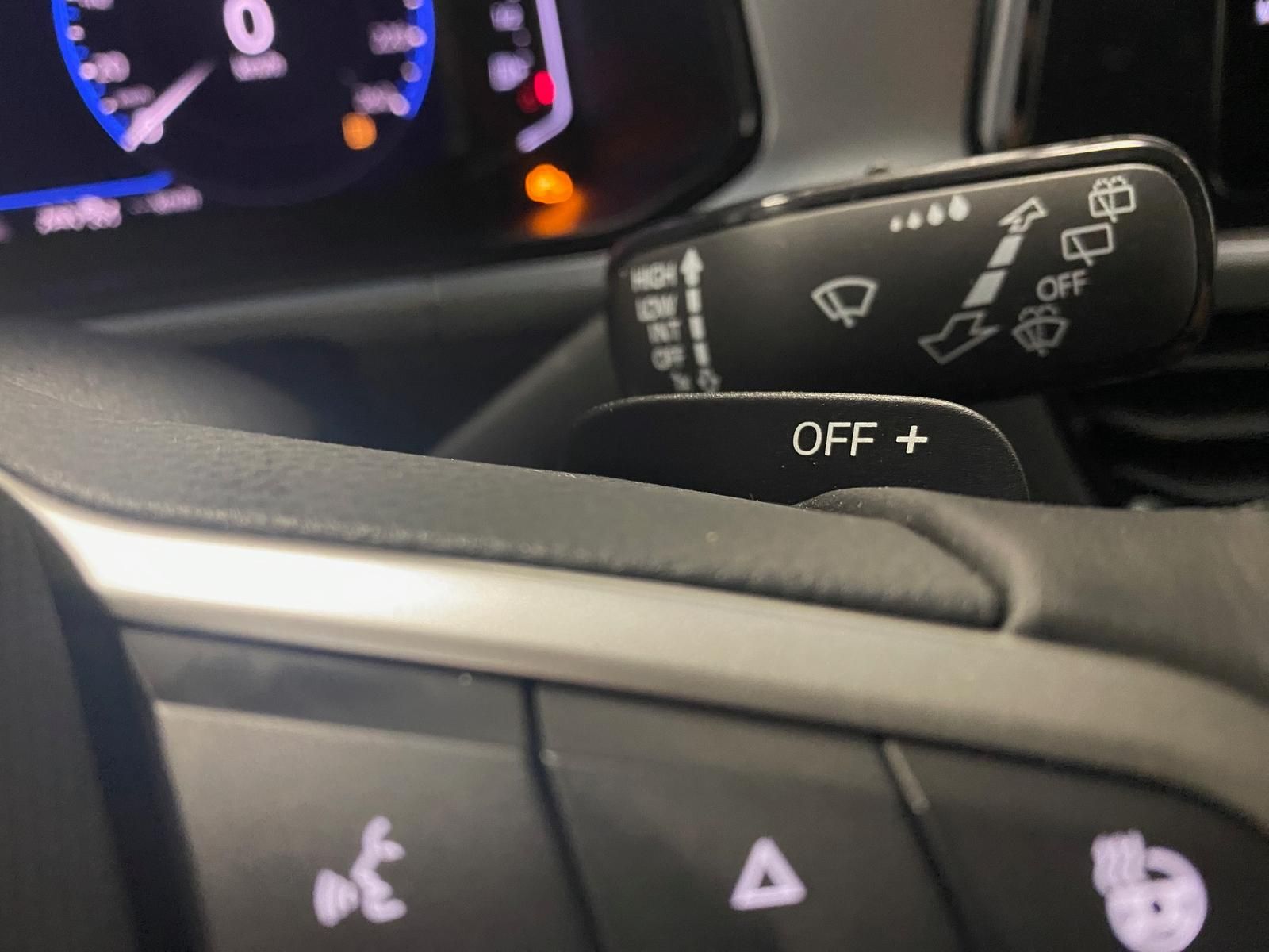 Fahrzeugabbildung Volkswagen Golf Variant 2.0 16V T FSI R BMT/Start-Stopp 4Mo