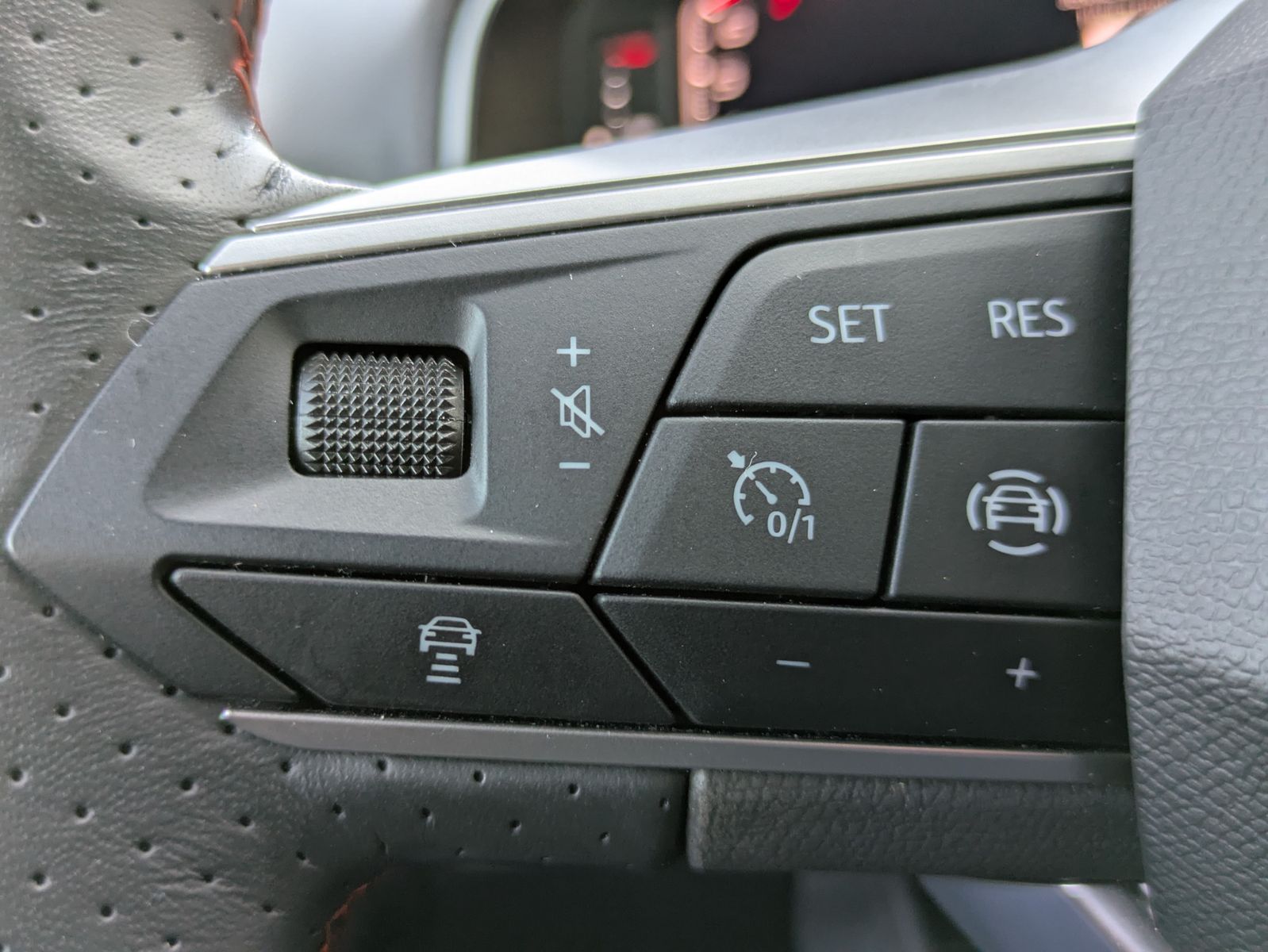 Fahrzeugabbildung SEAT Arona 1.5 TSI FR DSG AHK*ACC*LED*APP*DAB*KAMERA