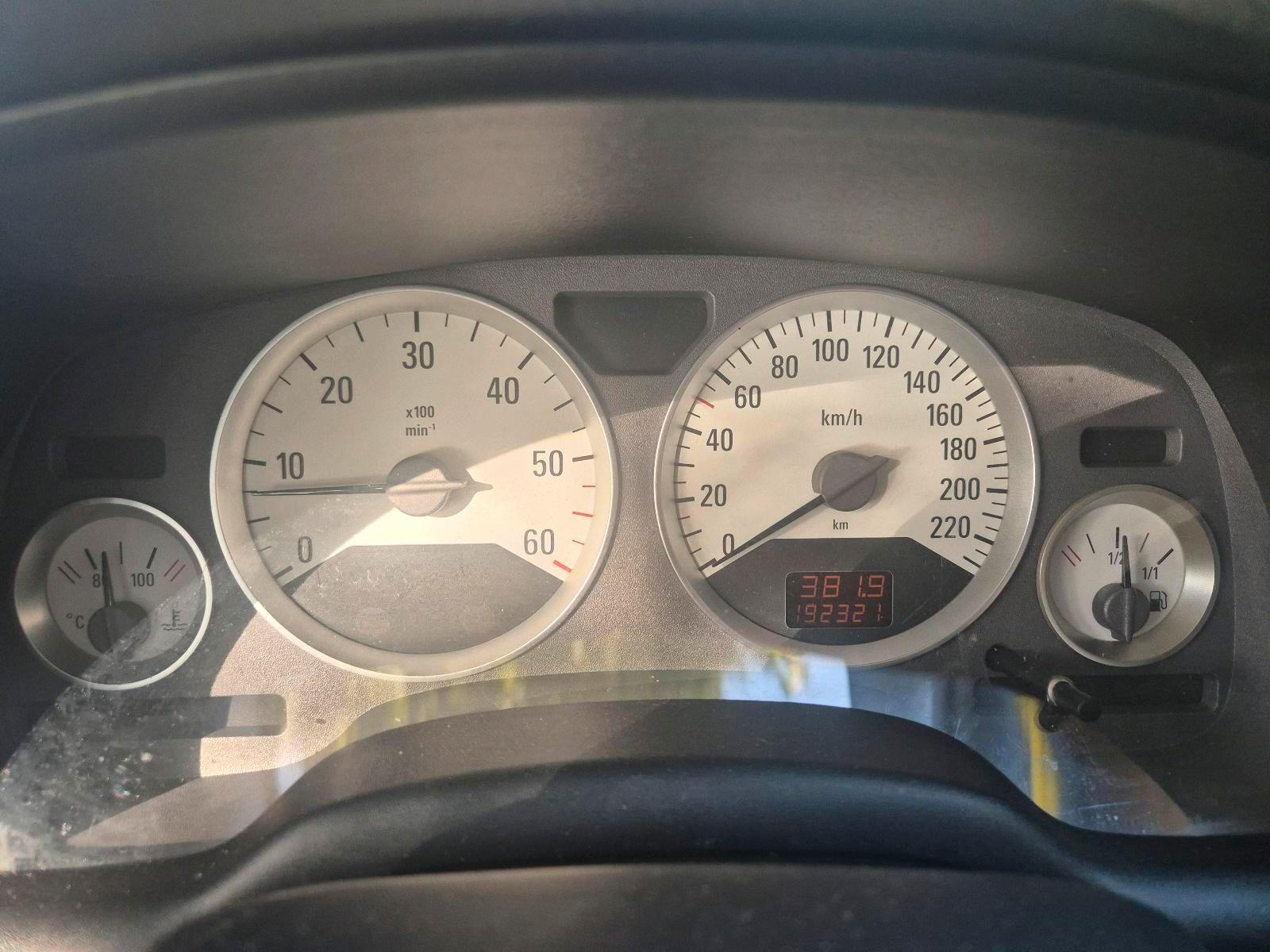 Opel Astra 2004 — photo 15
