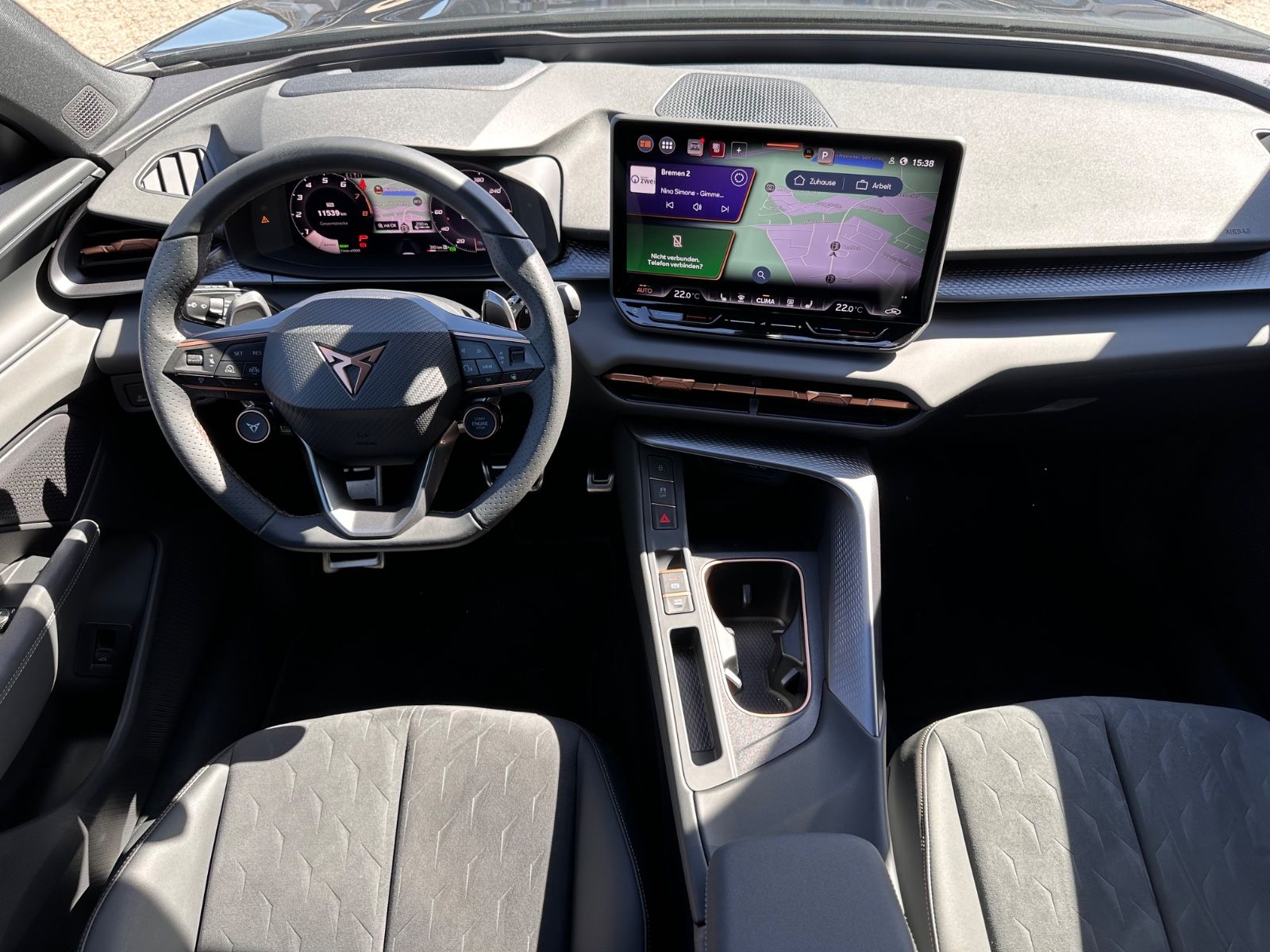 Fahrzeugabbildung CUPRA Terramar 1.5 eTSI DSG ACC/Navi/Sound/Memory/360°