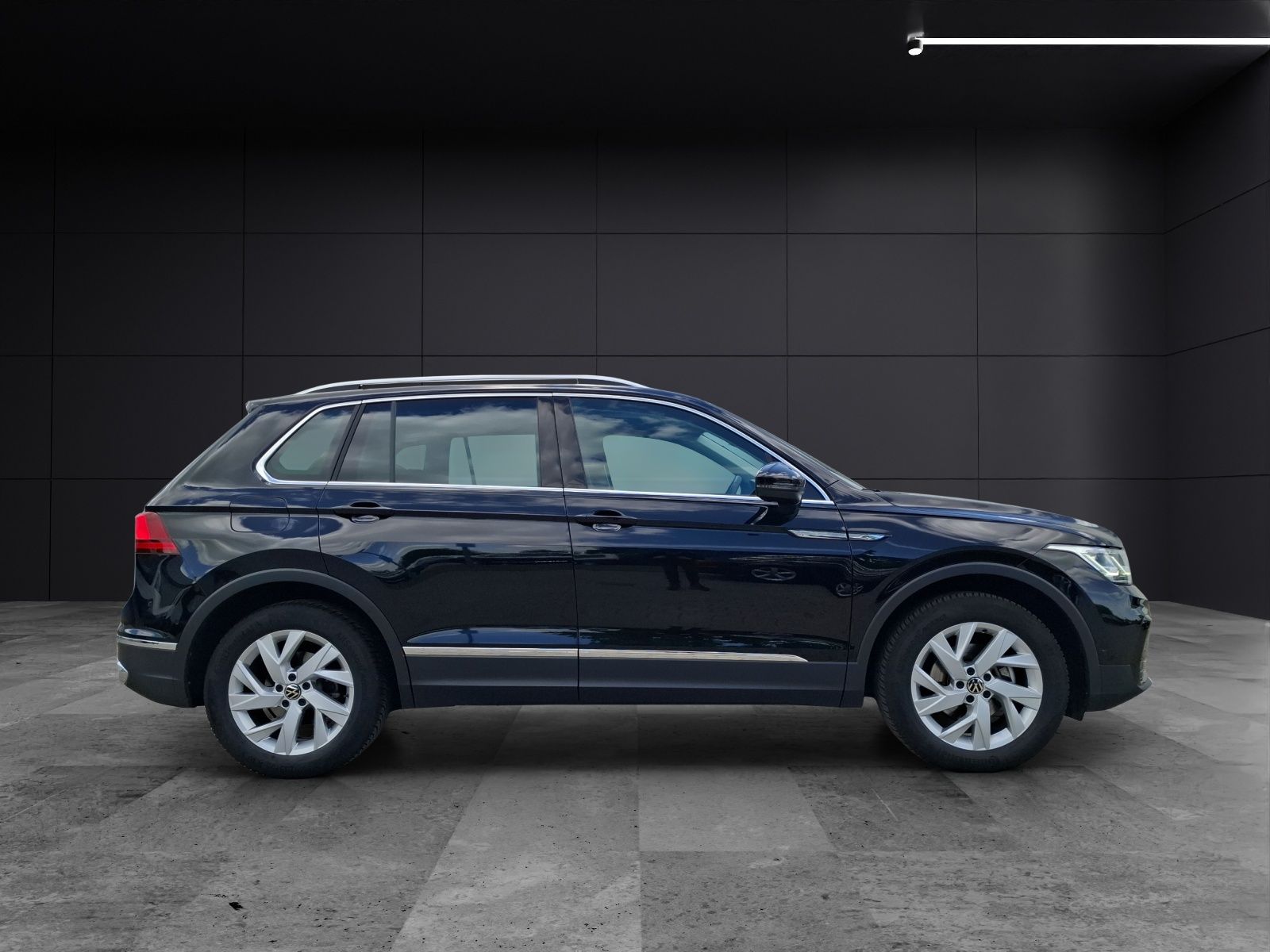 Fahrzeugabbildung Volkswagen Tiguan TDI Elegance DSG Matrix Navi AID ACC PDC