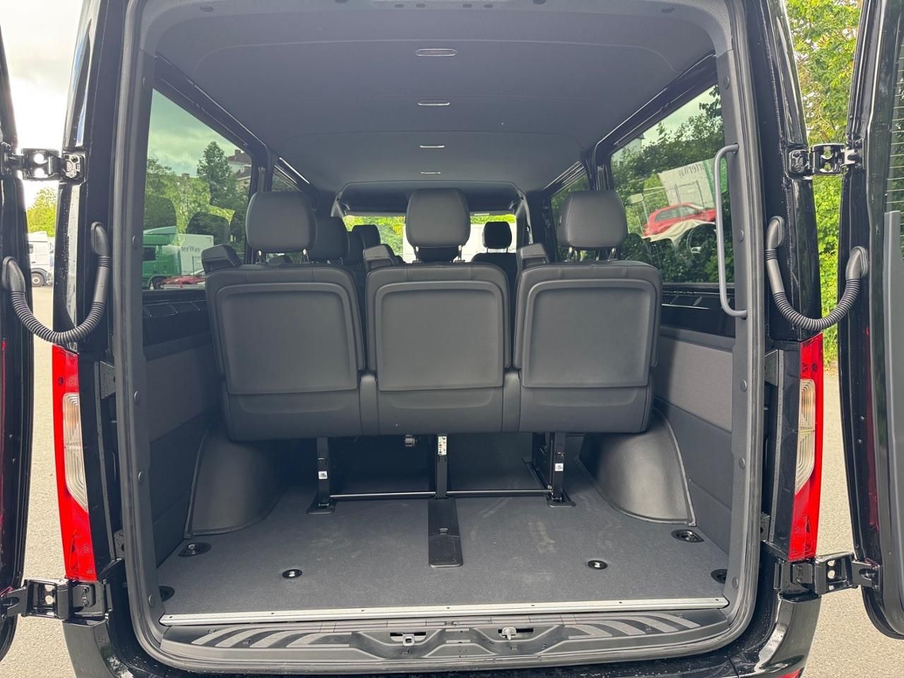 Fahrzeugabbildung Mercedes-Benz Sprinter 319 CDI Tourer 9-Sitzer*LED*Standheizun