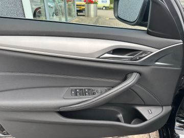 Fahrzeugabbildung BMW 520 i Limousine M Lenkrad Leder LED GSD 18"