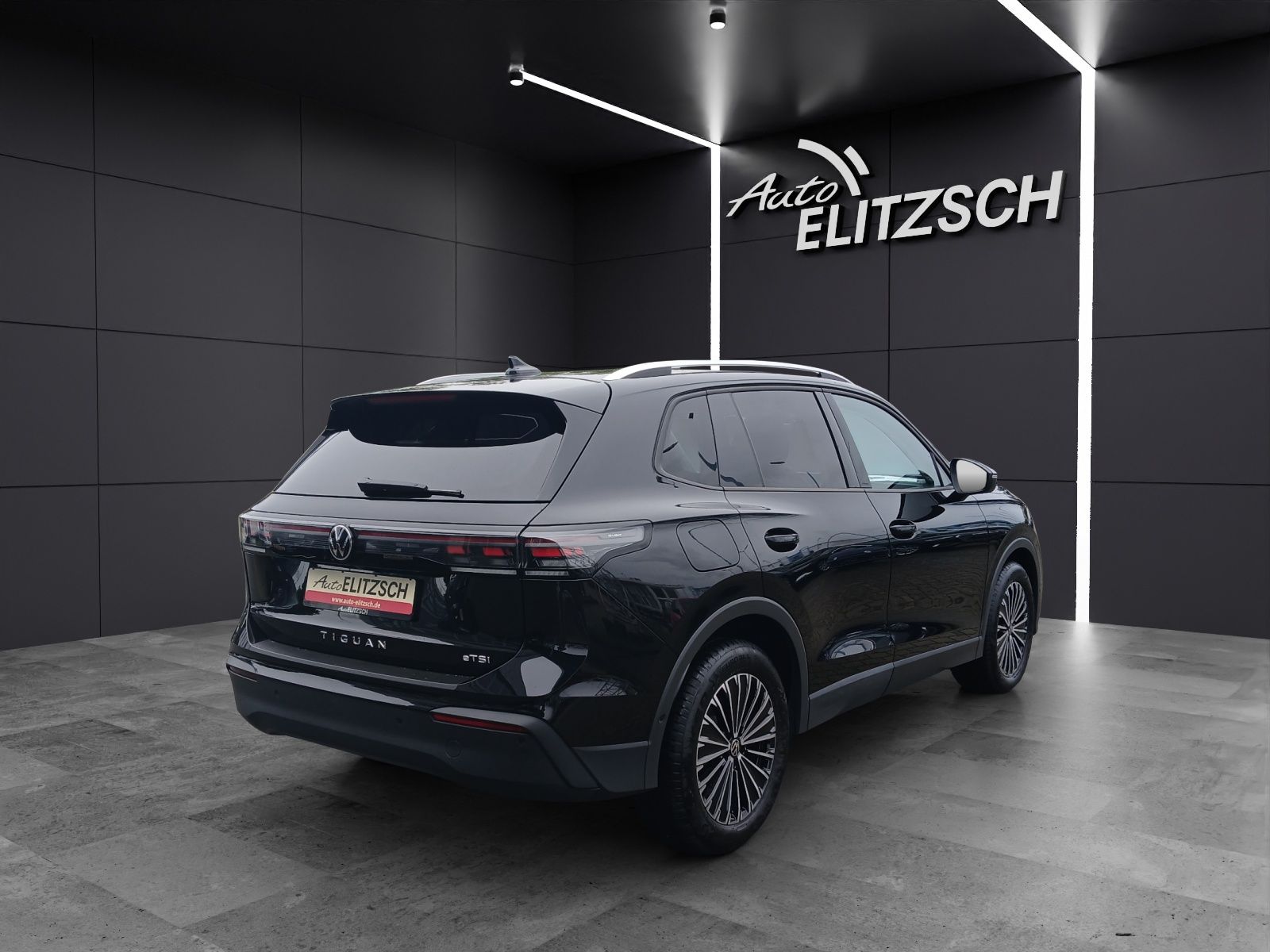 Fahrzeugabbildung Volkswagen Tiguan eTSI Life DSG LED AHK Navi AID ACC RFK SH