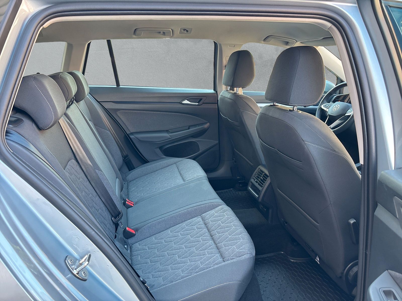 Fahrzeugabbildung Volkswagen Golf Variant 2.0 TDI Life AHK Kamera LED ACC SHZ