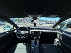 Fahrzeugabbildung Volkswagen Passat Variant 2.0 TDI DSG R-Line LED ACC Kamera