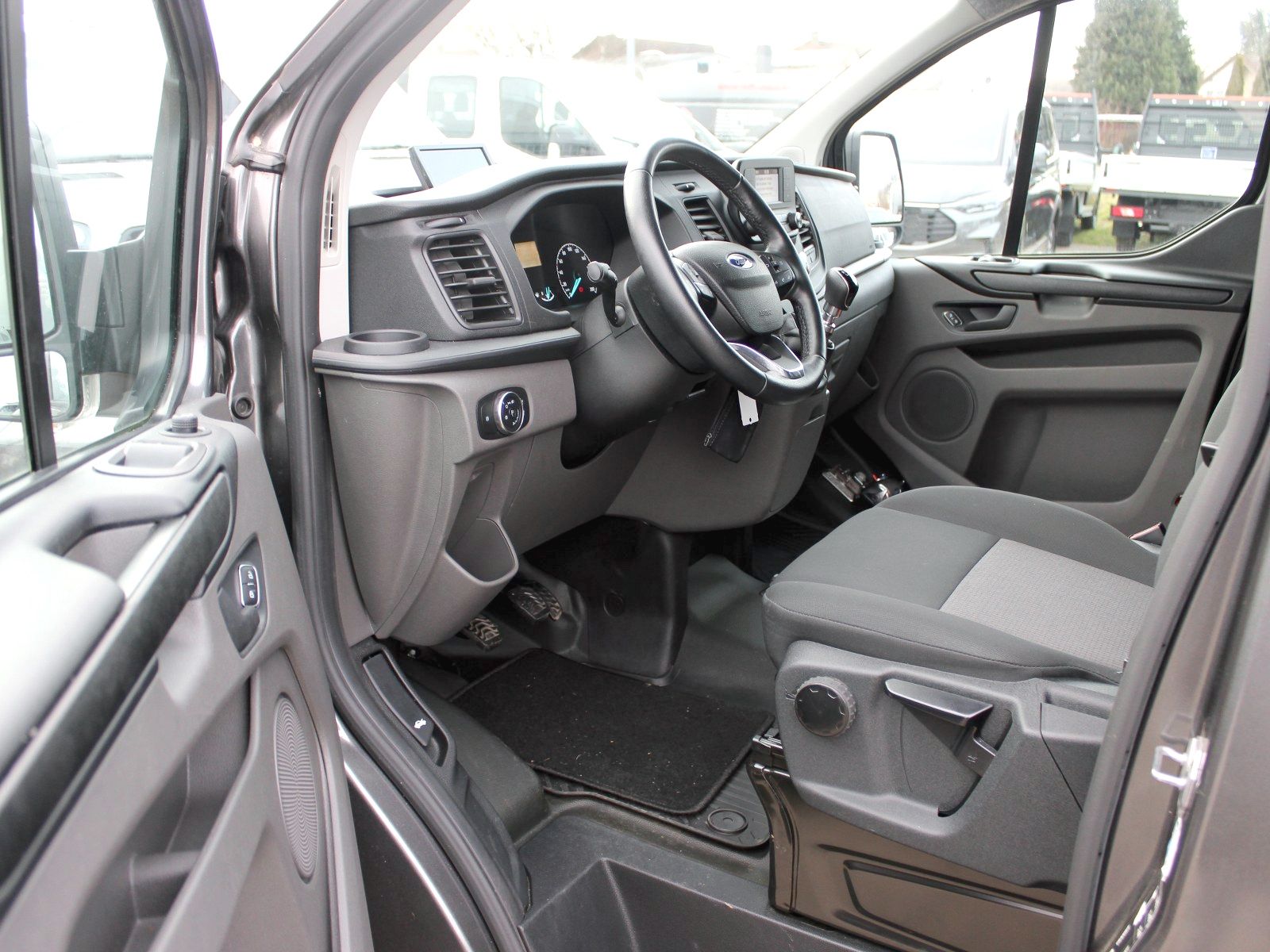 Fahrzeugabbildung Ford Transit Custom 320 L1 2,0 TDCi